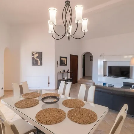 Apartment Eugenia *